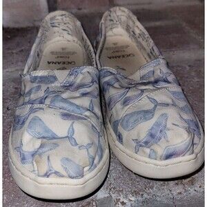 2 for $20  Oceana Whale TOMS Size 5